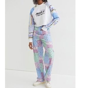 New H&M | Blue & White Long Sleeve Graphic Cropped Sweatshirt Size Medium